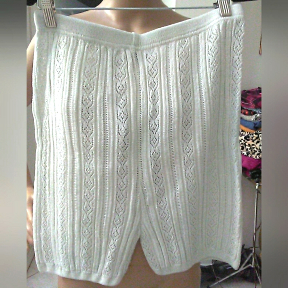 BNWT PRETTY LITTLE THING White W/ METALLIC SILVER Knit SHORTS SZ. LG COMFY SHEER
